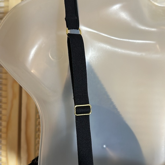 Victoria's Secret Incredible Plunge Bra in Black Lace Padded Underwire 36DD - Picture 10 of 16